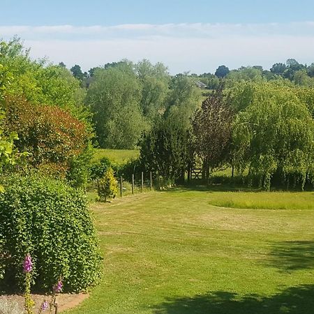 Redroofs Bed & Breakfast Tenbury Exterior photo
